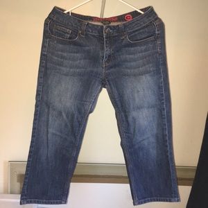 Blue jean cropped legs pants